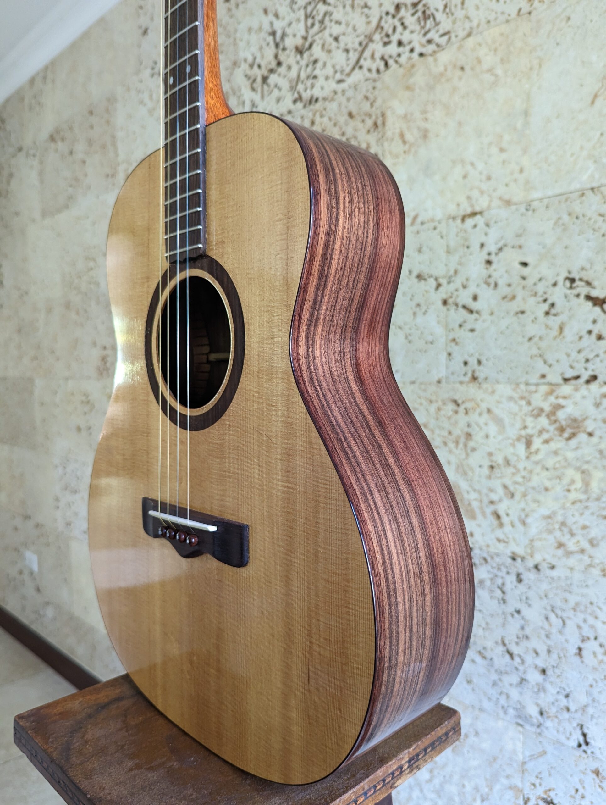 Tenor guitar